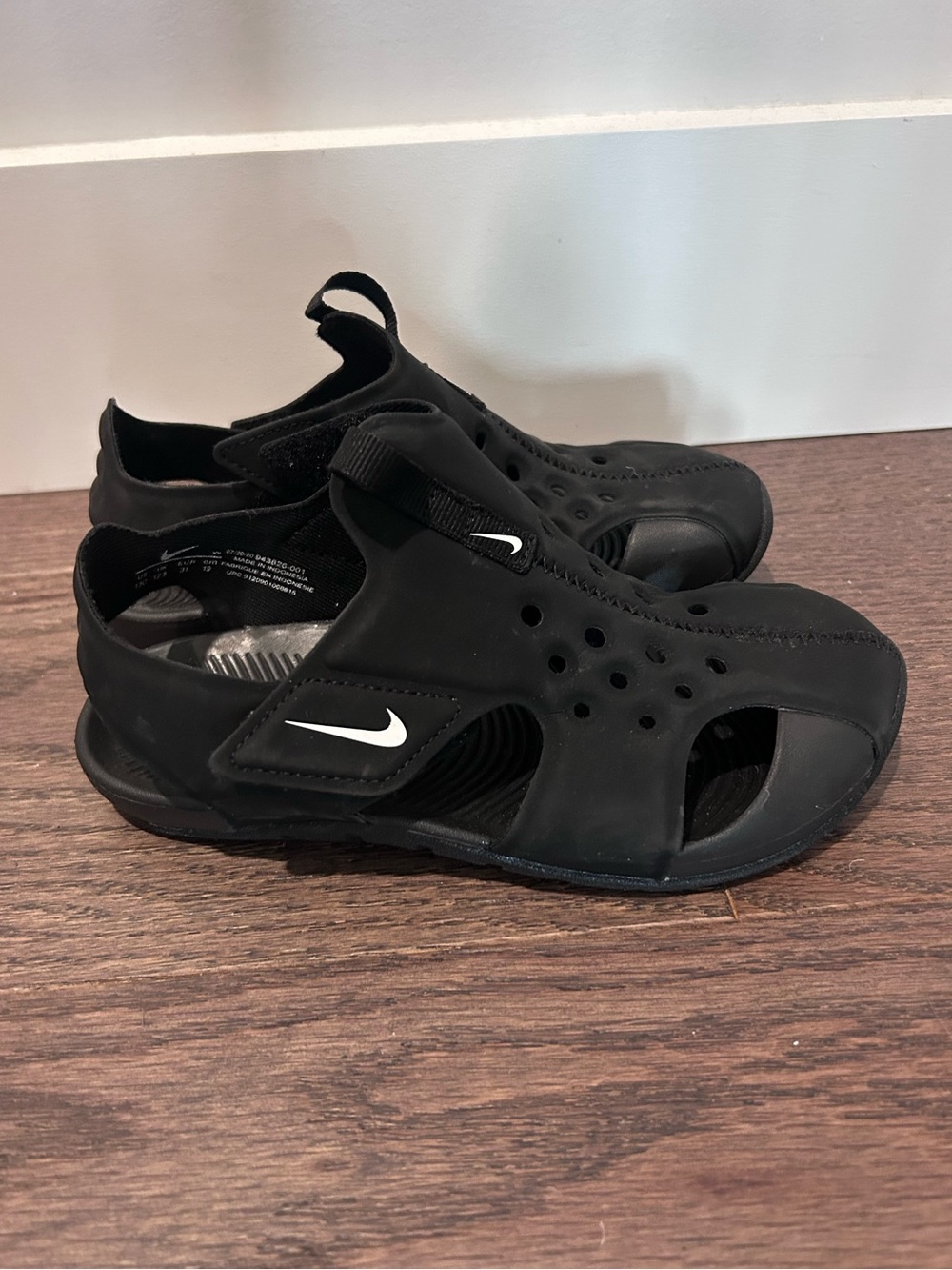 Nike Size 13 Boy's Sunray Protect Sandals